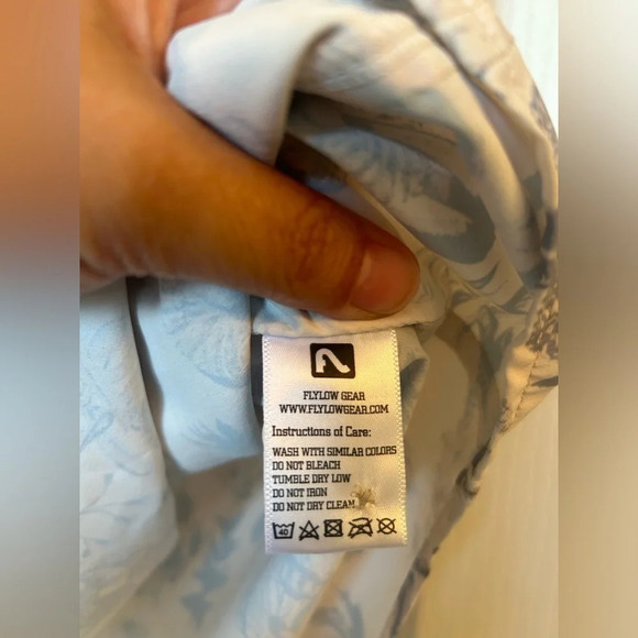 Flylow Women’s XL Aster Bike Shirt Blue White NWT Button Up Polyester Spandex - Picture 6 of 11